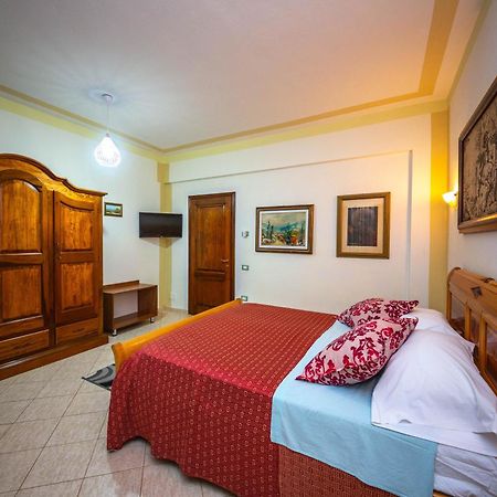 Hotel "San Saena " Radhimë المظهر الخارجي الصورة