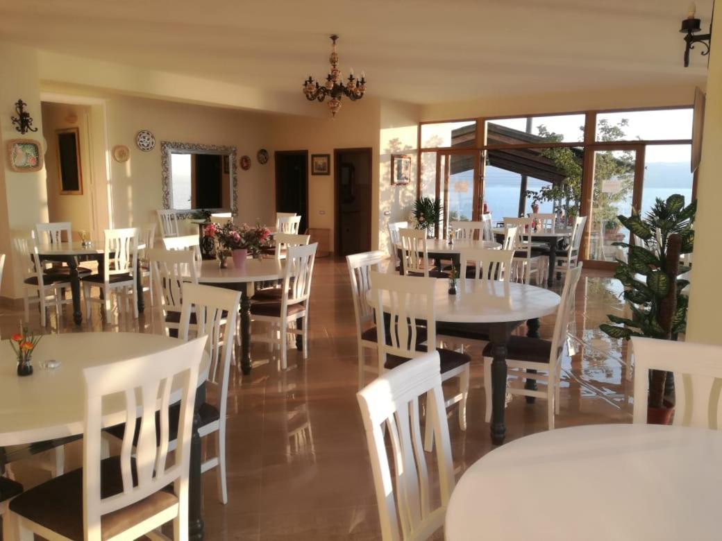 Hotel "San Saena " Radhimë المظهر الخارجي الصورة
