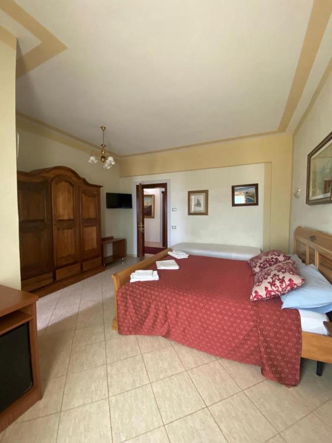 Hotel "San Saena " Radhimë المظهر الخارجي الصورة