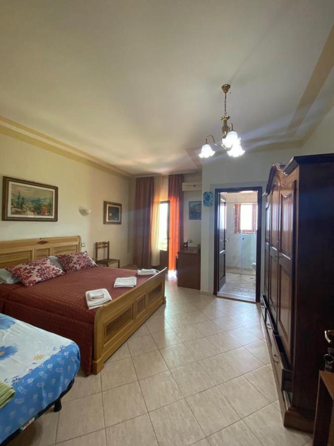Hotel "San Saena " Radhimë المظهر الخارجي الصورة