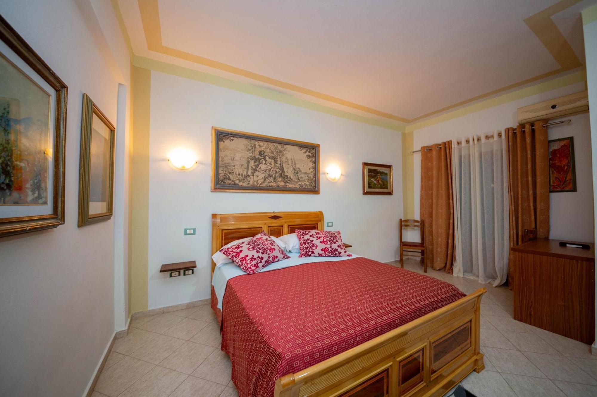 Hotel "San Saena " Radhimë المظهر الخارجي الصورة