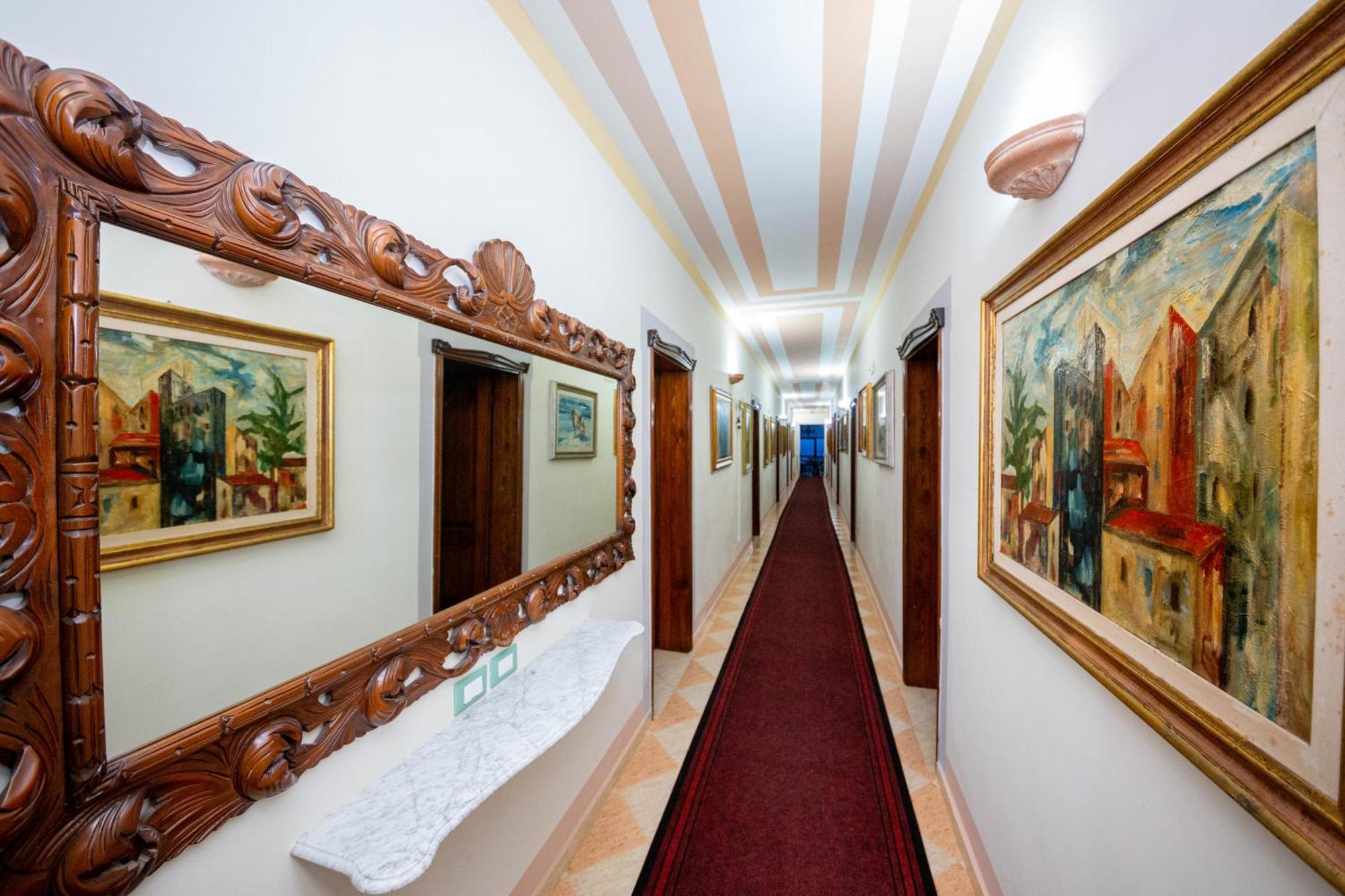 Hotel "San Saena " Radhimë المظهر الخارجي الصورة