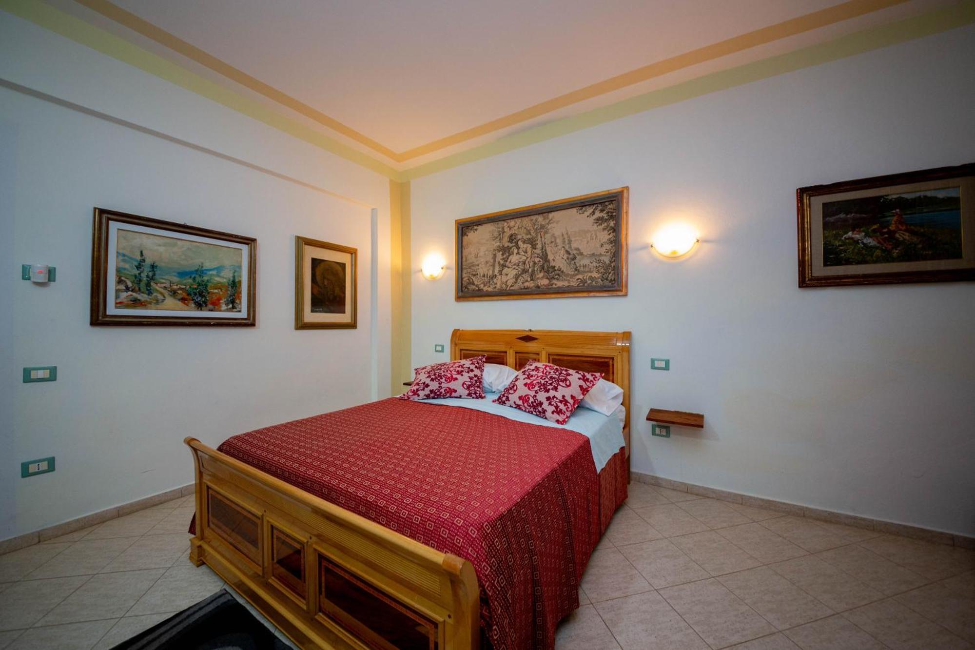 Hotel "San Saena " Radhimë المظهر الخارجي الصورة