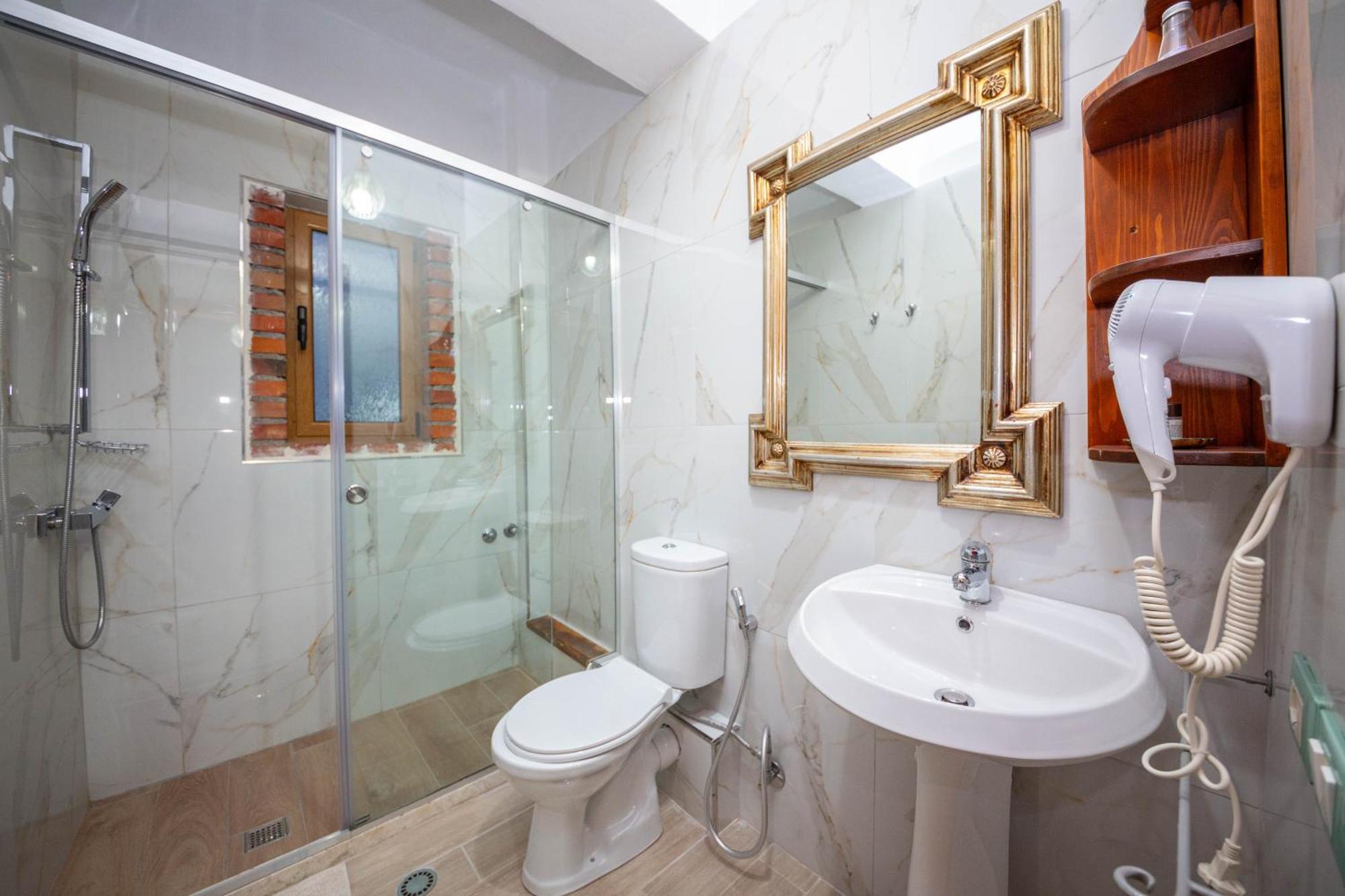 Hotel "San Saena " Radhimë الغرفة الصورة
