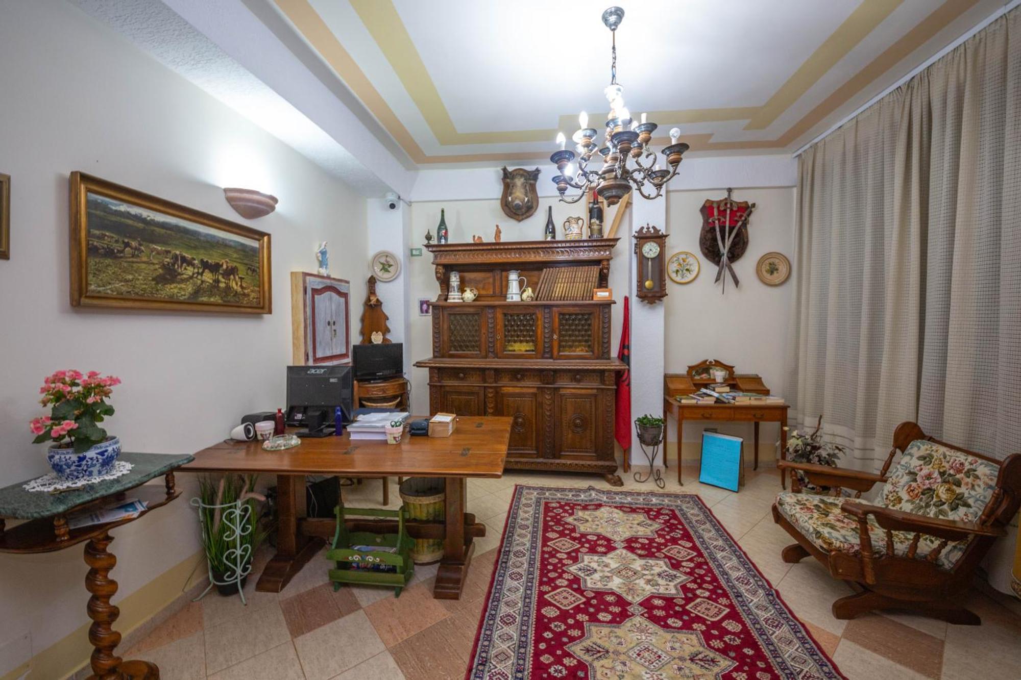 Hotel "San Saena " Radhimë المظهر الخارجي الصورة