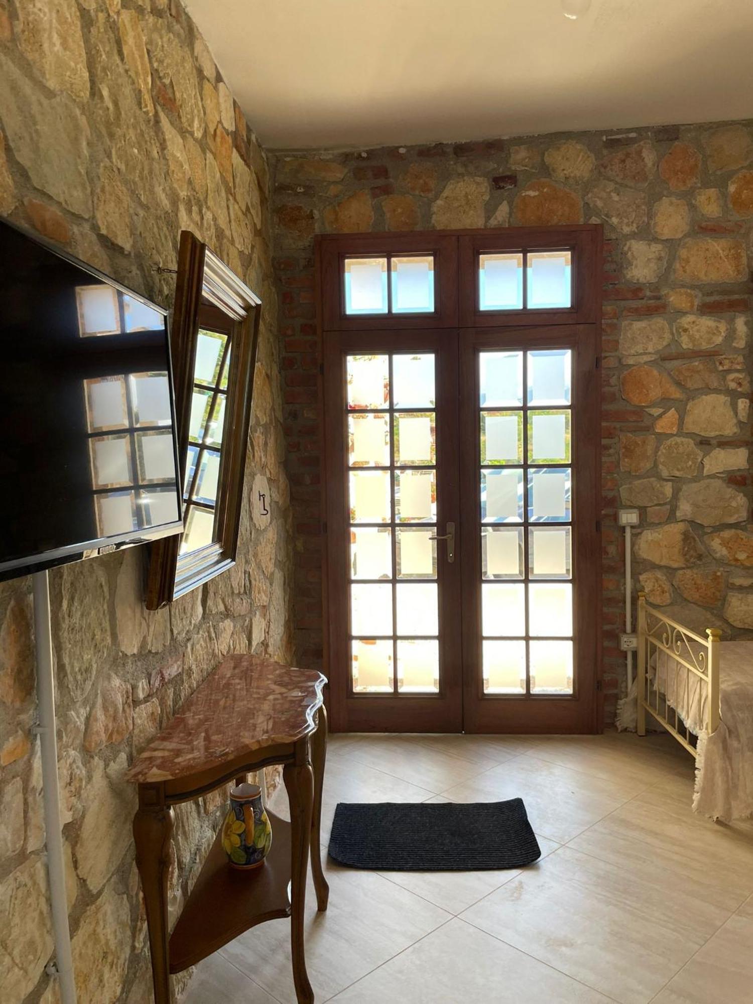 Hotel "San Saena " Radhimë المظهر الخارجي الصورة