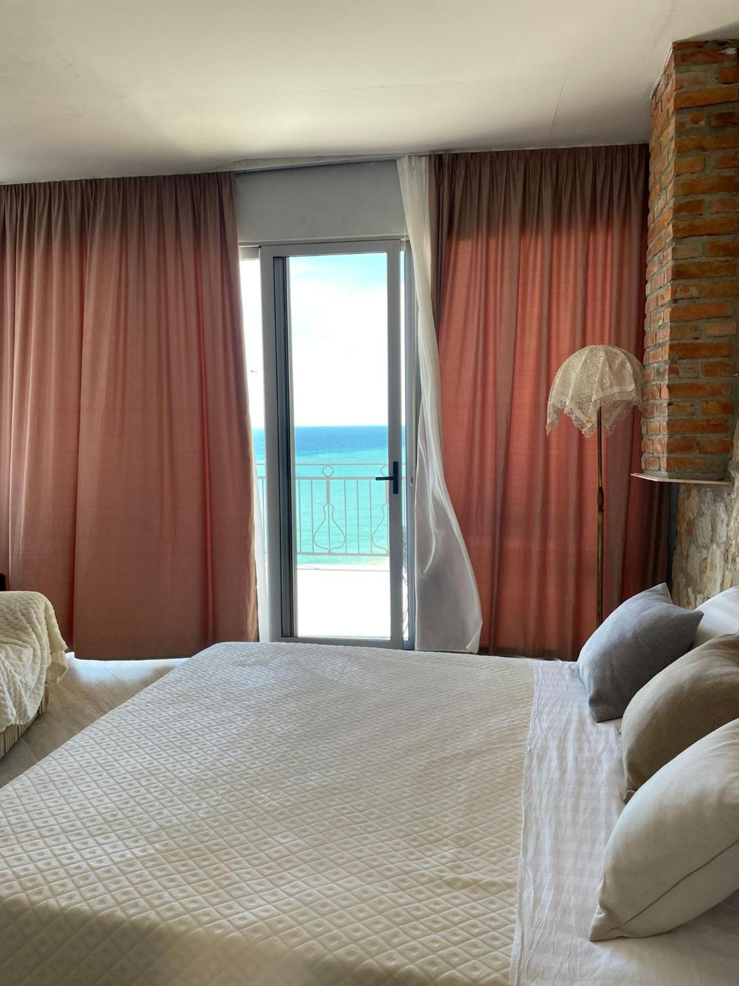 Hotel "San Saena " Radhimë المظهر الخارجي الصورة
