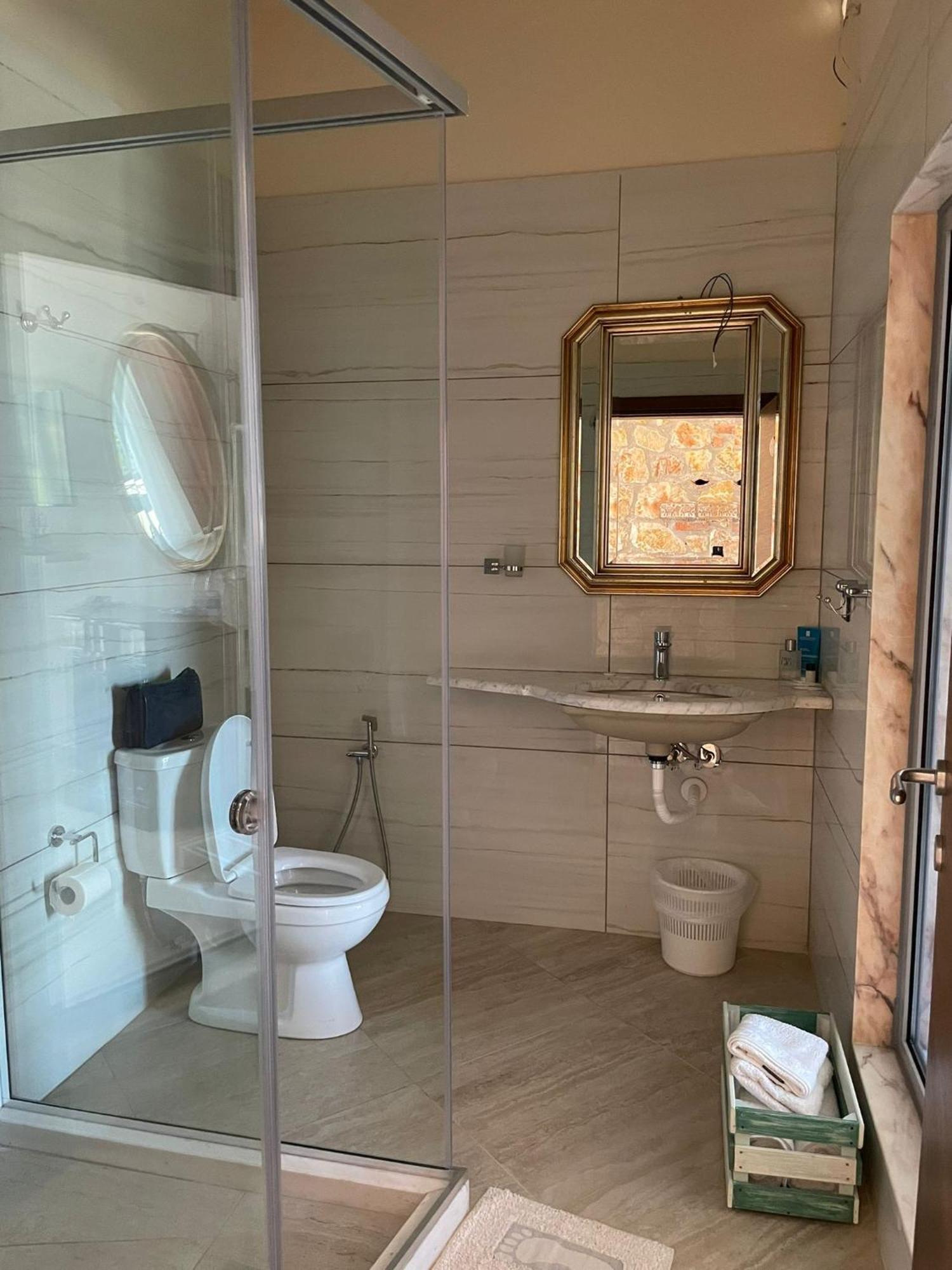 Hotel "San Saena " Radhimë المظهر الخارجي الصورة