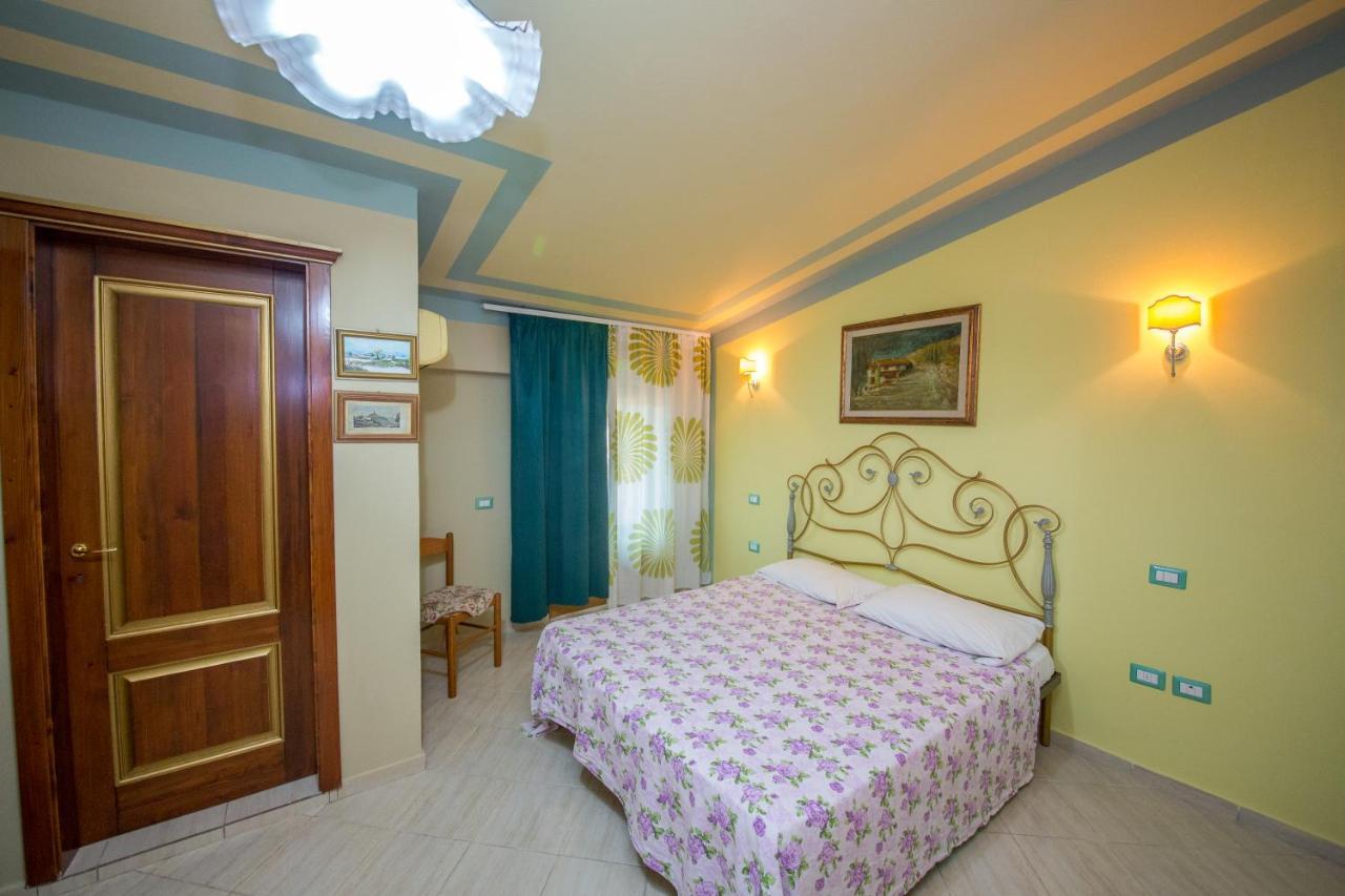 Hotel "San Saena " Radhimë المظهر الخارجي الصورة