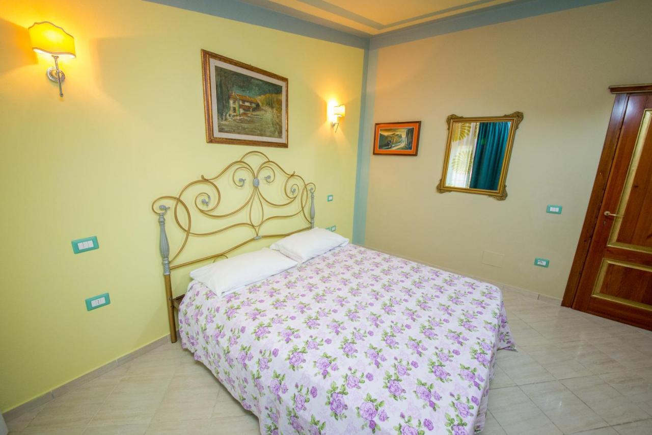 Hotel "San Saena " Radhimë المظهر الخارجي الصورة