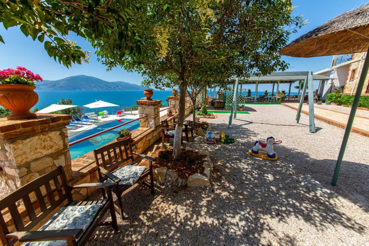 Hotel "San Saena " Radhimë المظهر الخارجي الصورة