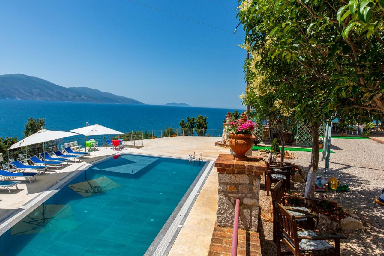 Hotel "San Saena " Radhimë المظهر الخارجي الصورة