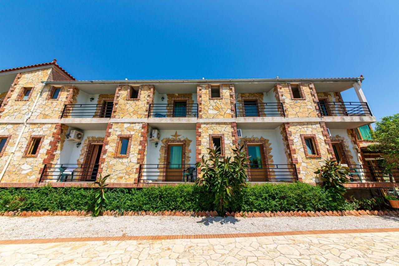 Hotel "San Saena " Radhimë المظهر الخارجي الصورة