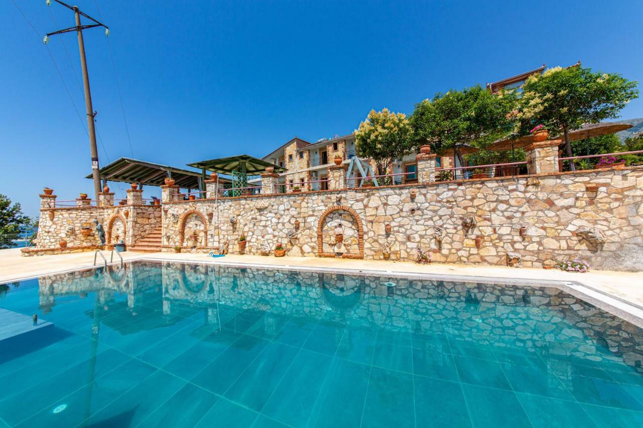 Hotel "San Saena " Radhimë المظهر الخارجي الصورة