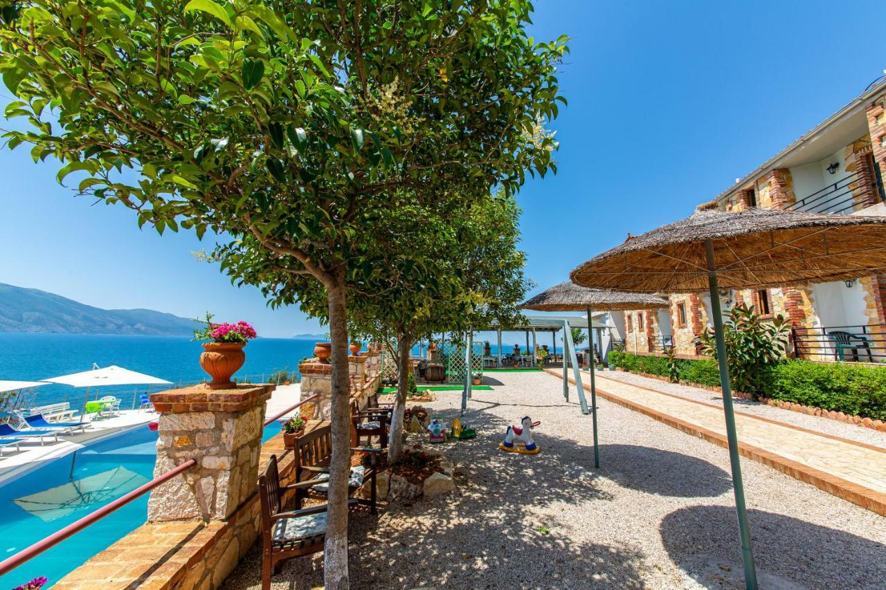 Hotel "San Saena " Radhimë المظهر الخارجي الصورة