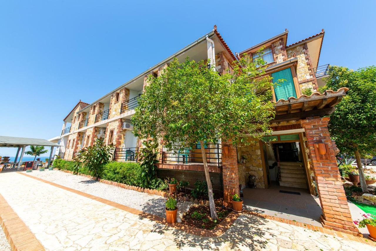 Hotel "San Saena " Radhimë المظهر الخارجي الصورة